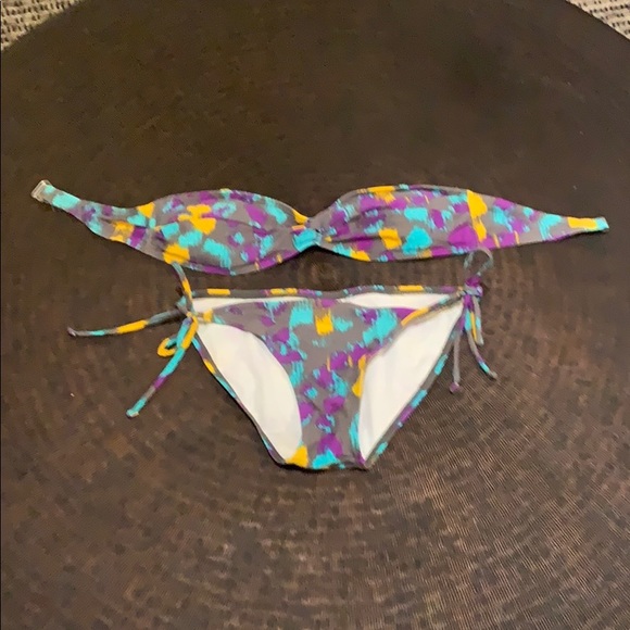 Bikini - Picture 1 of 1